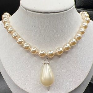 Vintage Cream Pearl Necklace with Teardrop Pendant